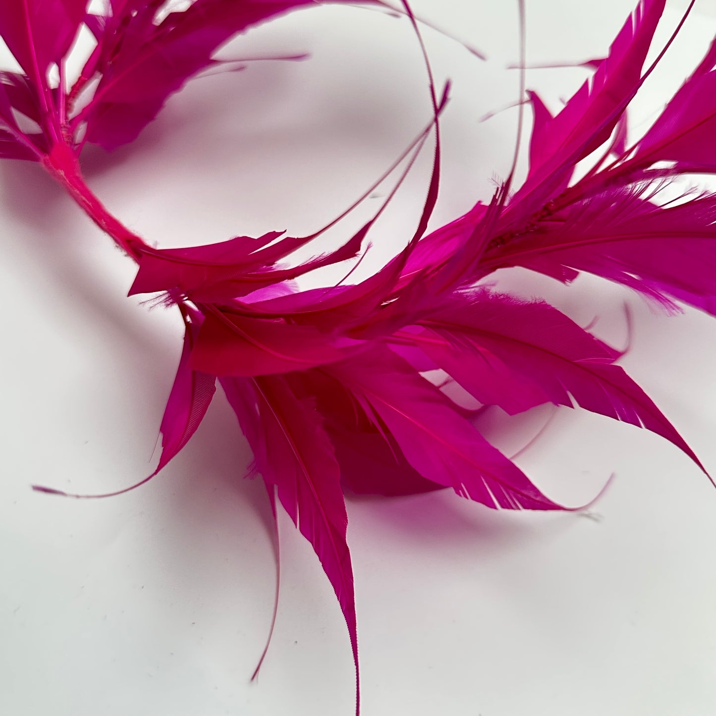 Two sides striped goose feather flower mount with wire accessory