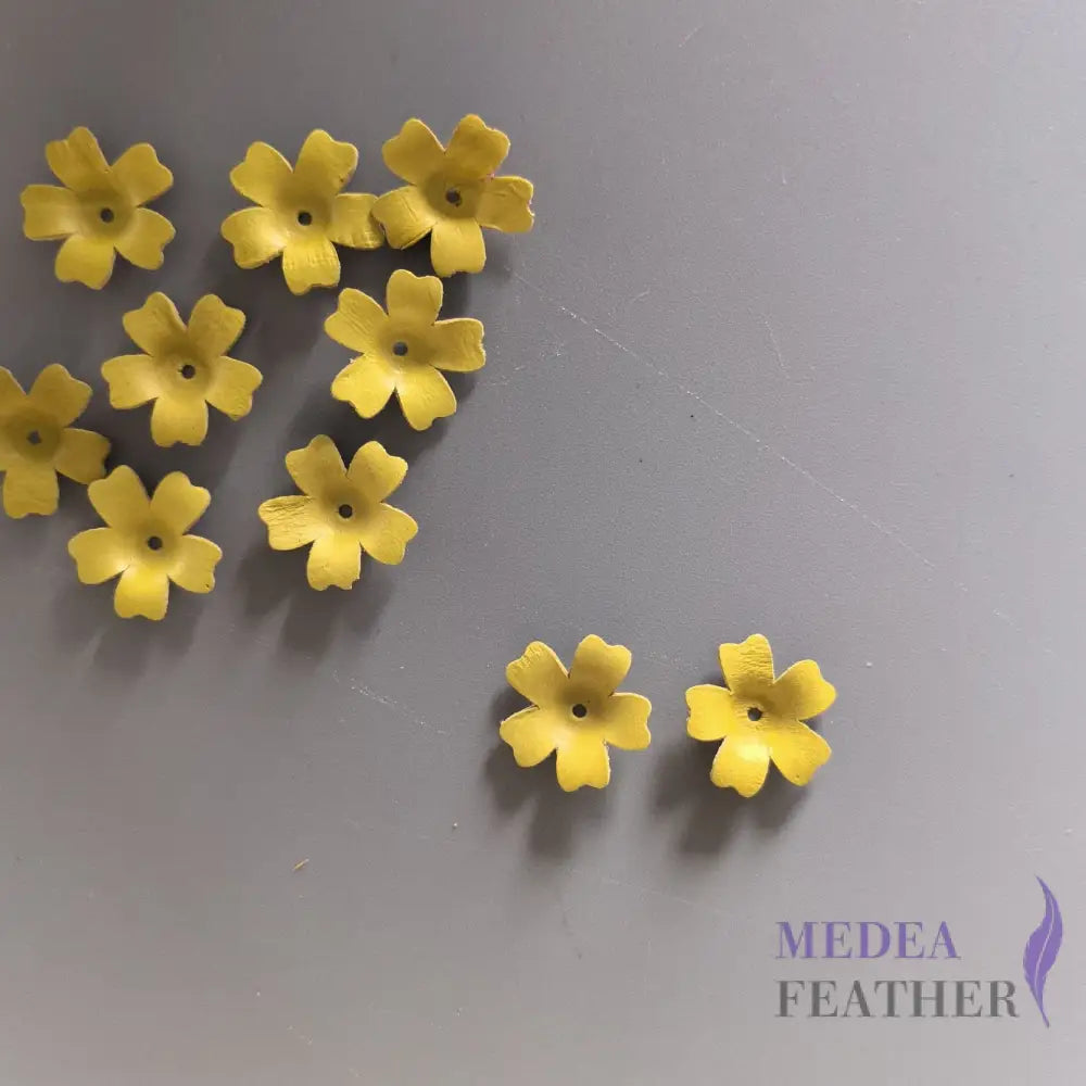 1.6cm Leather flowers-Pack of 2 Light Yellow