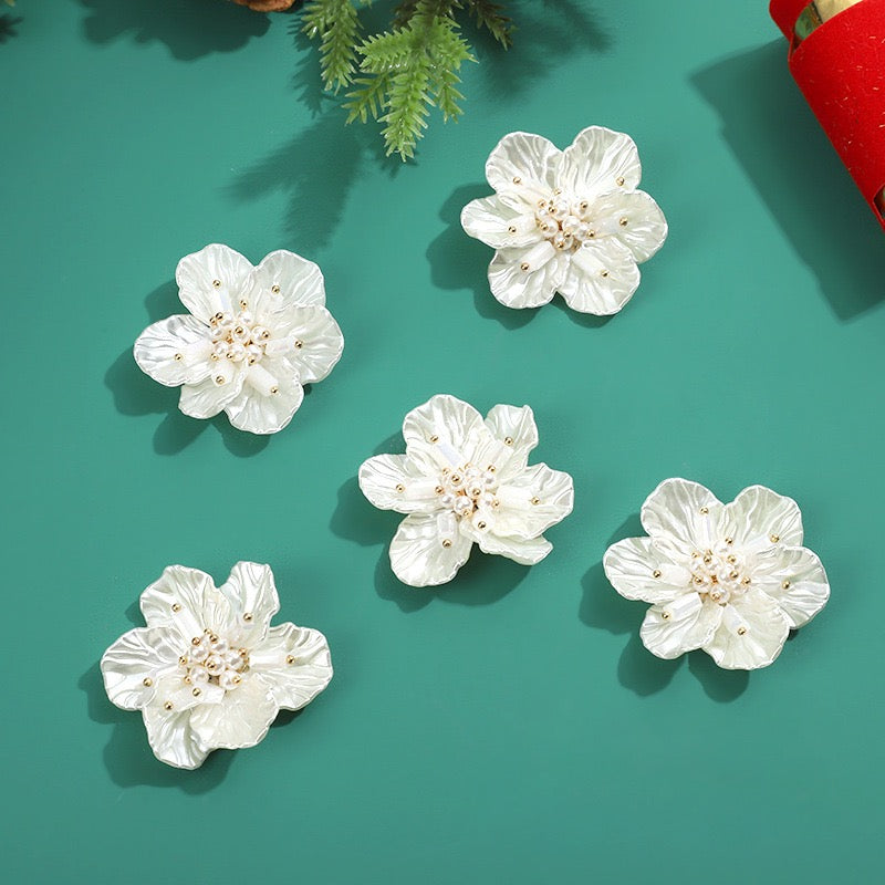 White Acrylic Bead Flower BF13