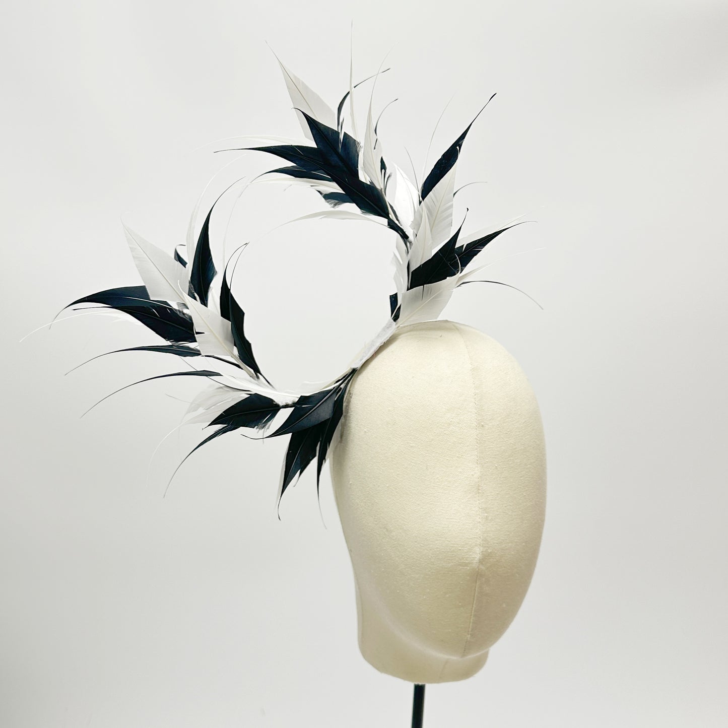 Two sides striped goose feather flower mount with wire accessory