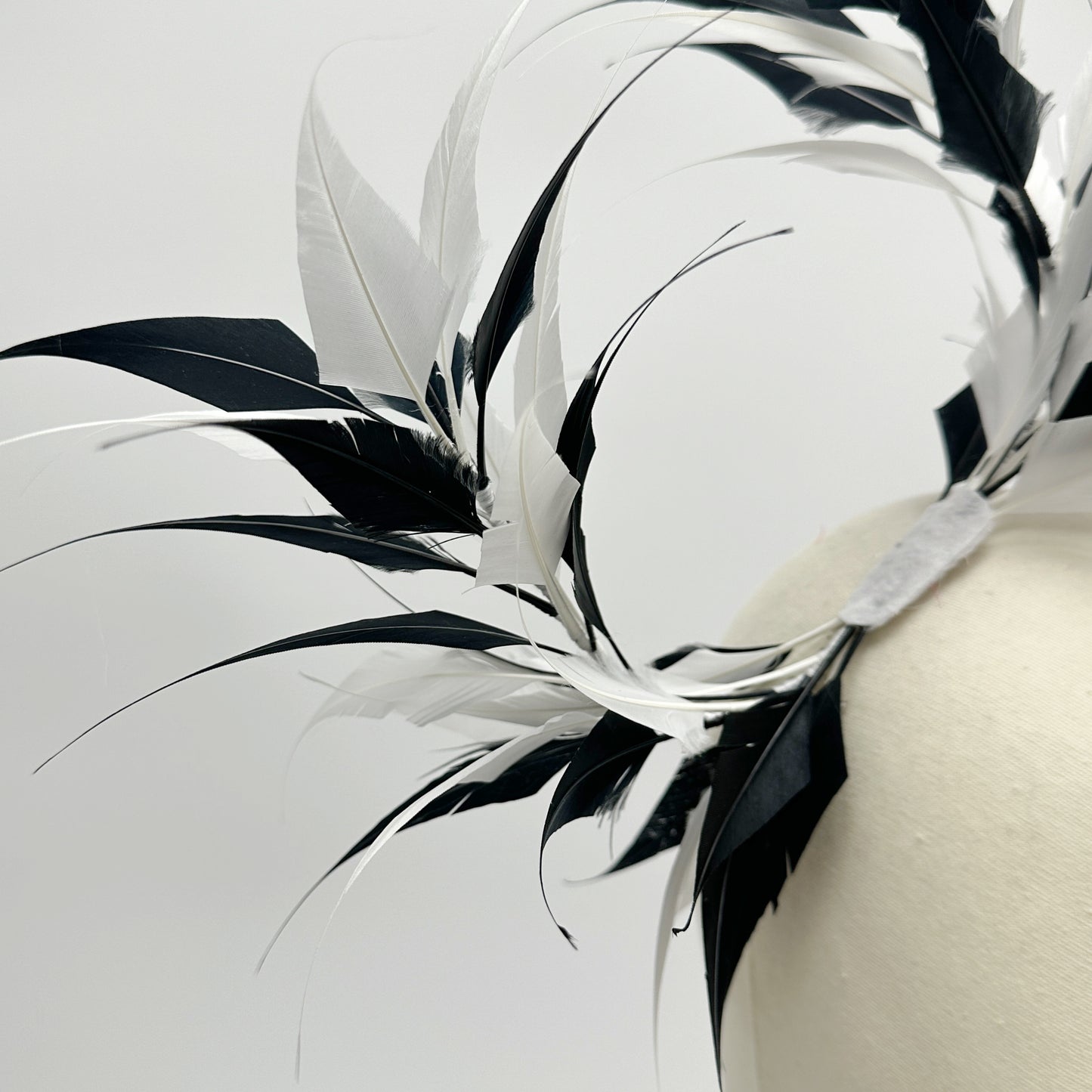 Two sides striped goose feather flower mount with wire accessory