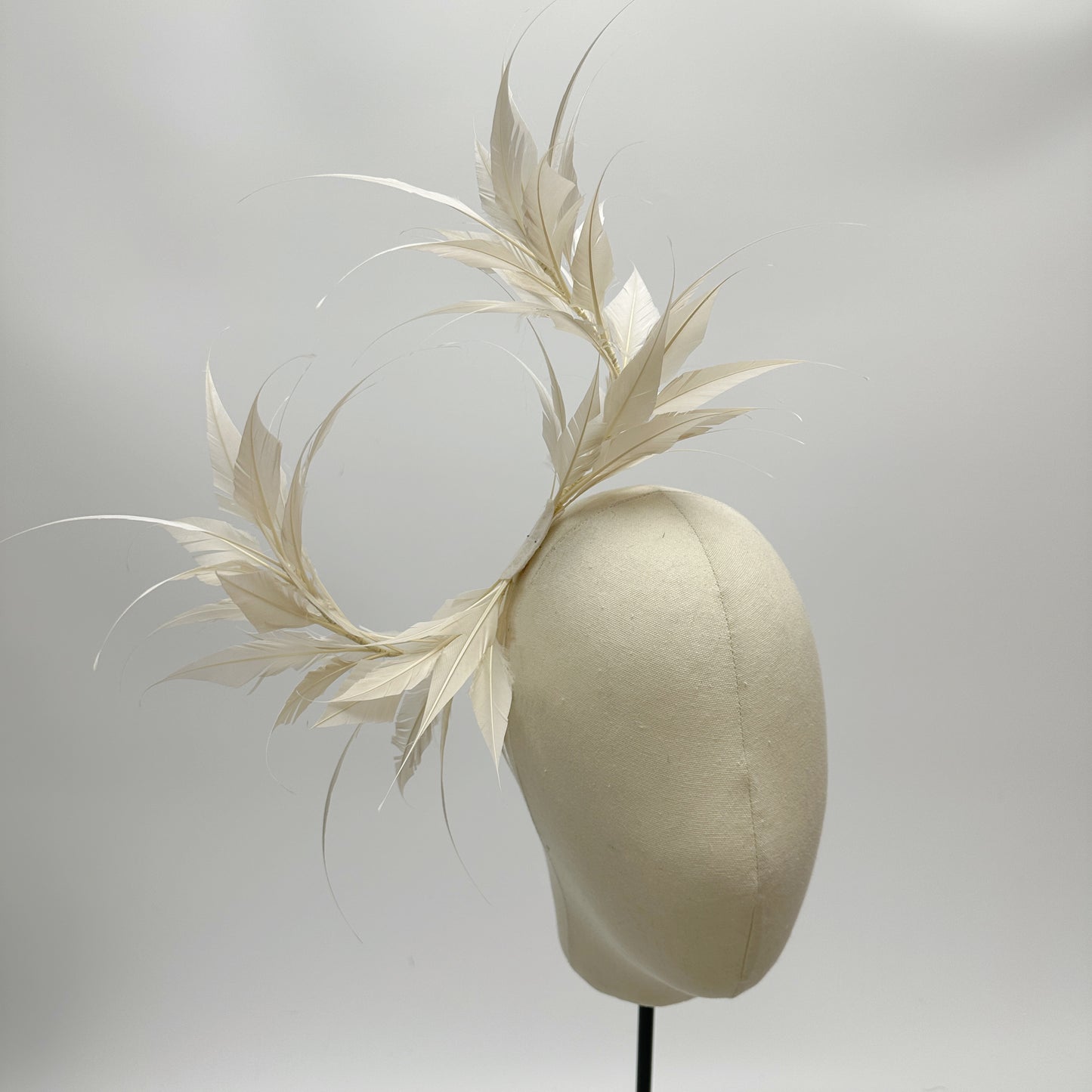 Two sides striped goose feather flower mount with wire accessory