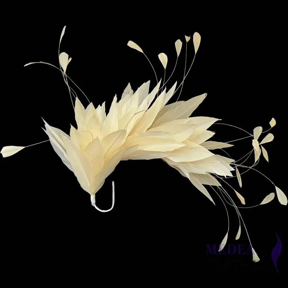 Goose and Coque Feather Mount FM304 - #04 cream