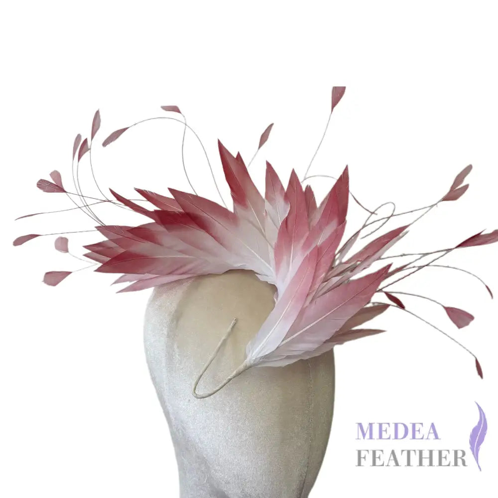 Gradient Goose and Coque Feather Mount FM304G - Red / #01 Ivory