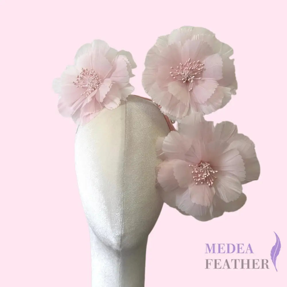 Three Feather Flower Round Edge Flower Mount DS26081203