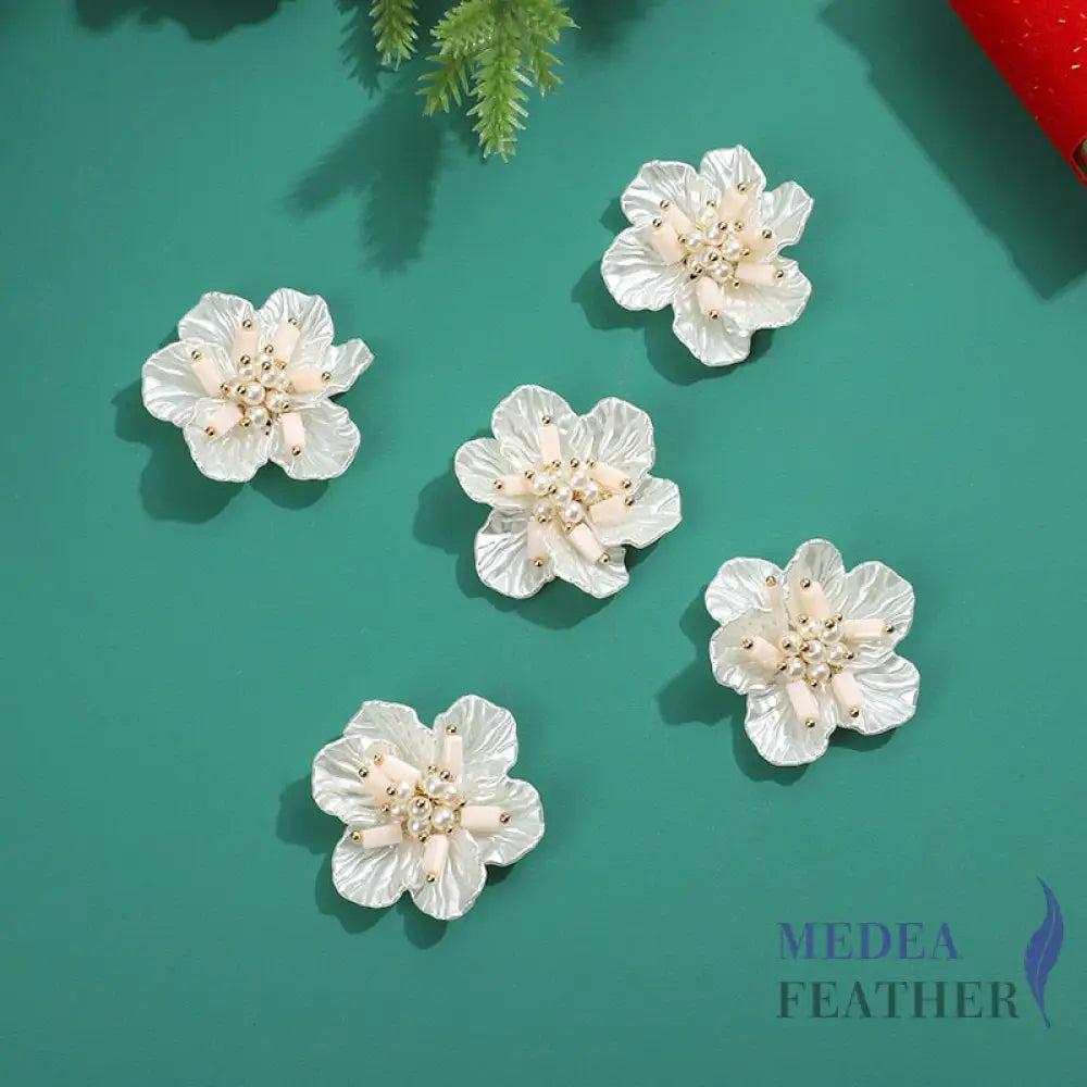 White Acrylic Bead Flower BF13 10 (3.6cm)