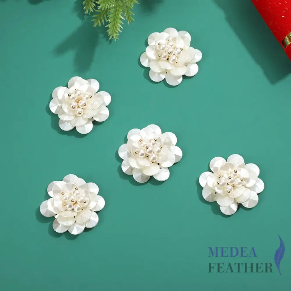 White Acrylic Bead Flower BF13 4 (3.7cm)