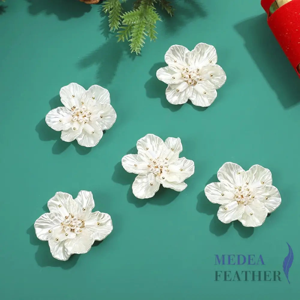 White Acrylic Bead Flower BF13 6 (4cm)